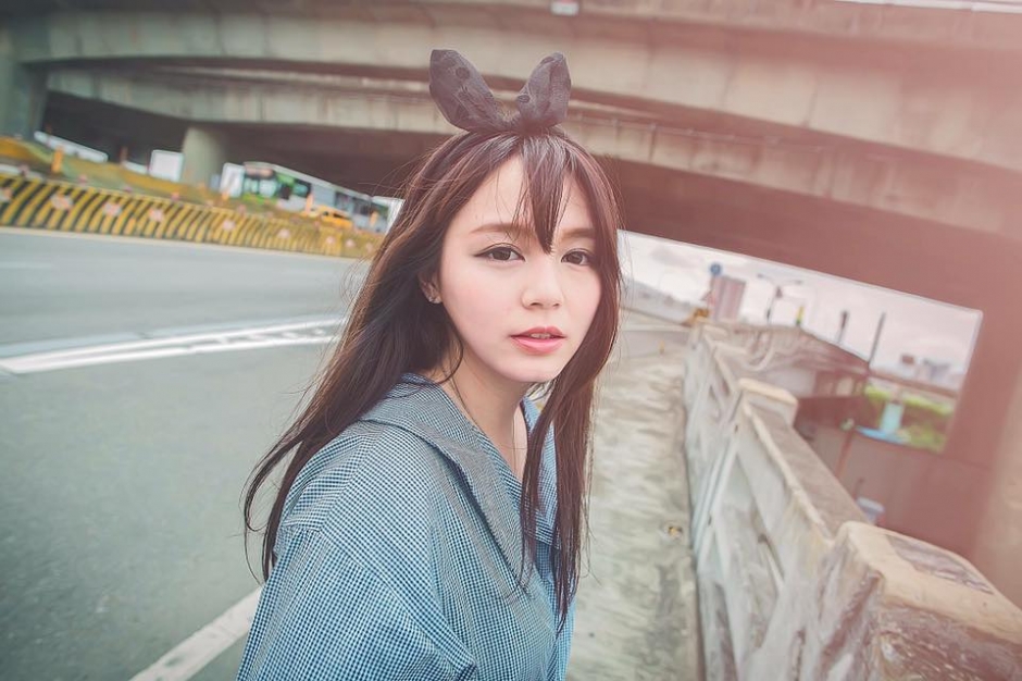 台湾美女小亚低胸自拍照