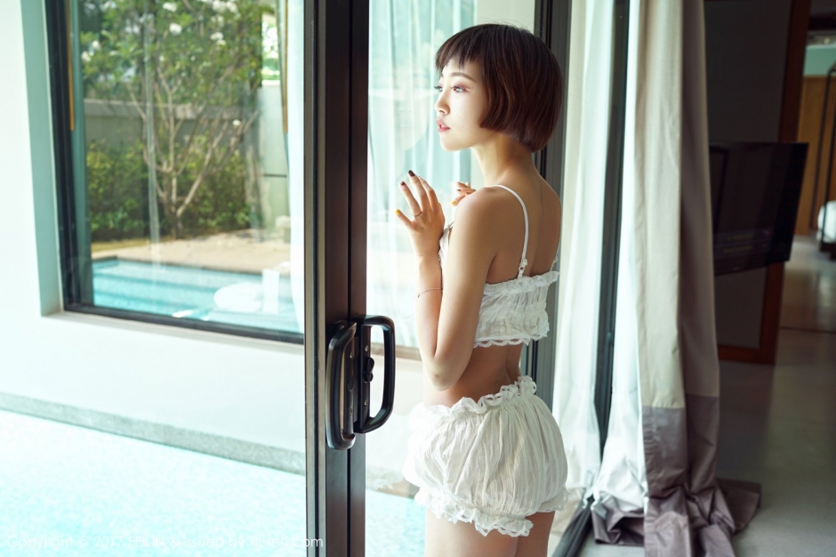 短发美女冯木木比基尼写真湿身诱惑