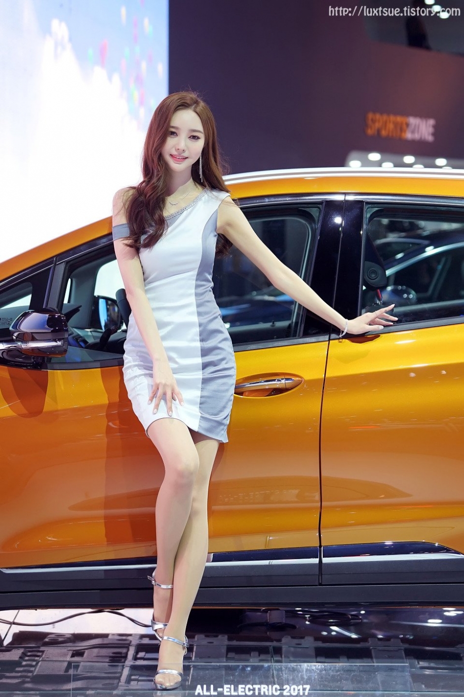 韩国美女车模郑恩惠车展写真气质迷人