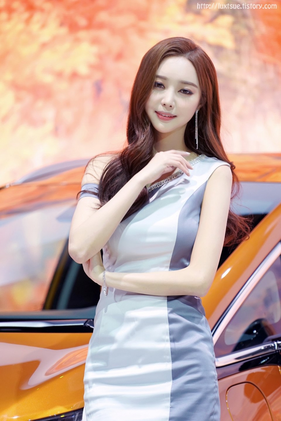 韩国美女车模郑恩惠车展写真气质迷人