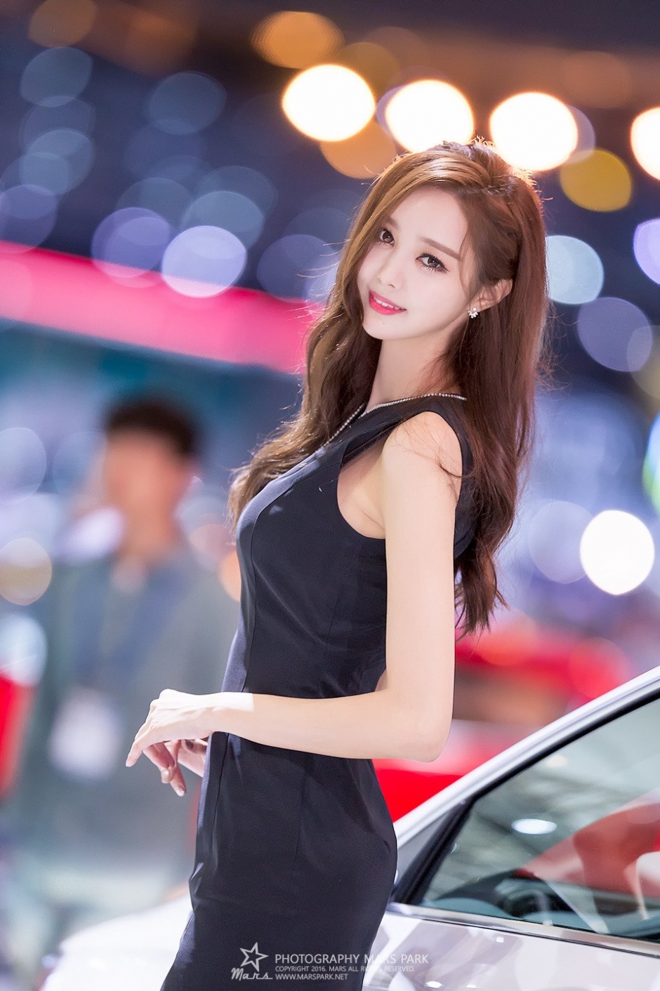 韩国美女车模郑恩惠车展写真气质迷人