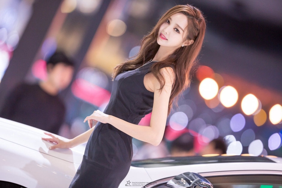 韩国美女车模郑恩惠车展写真气质迷人