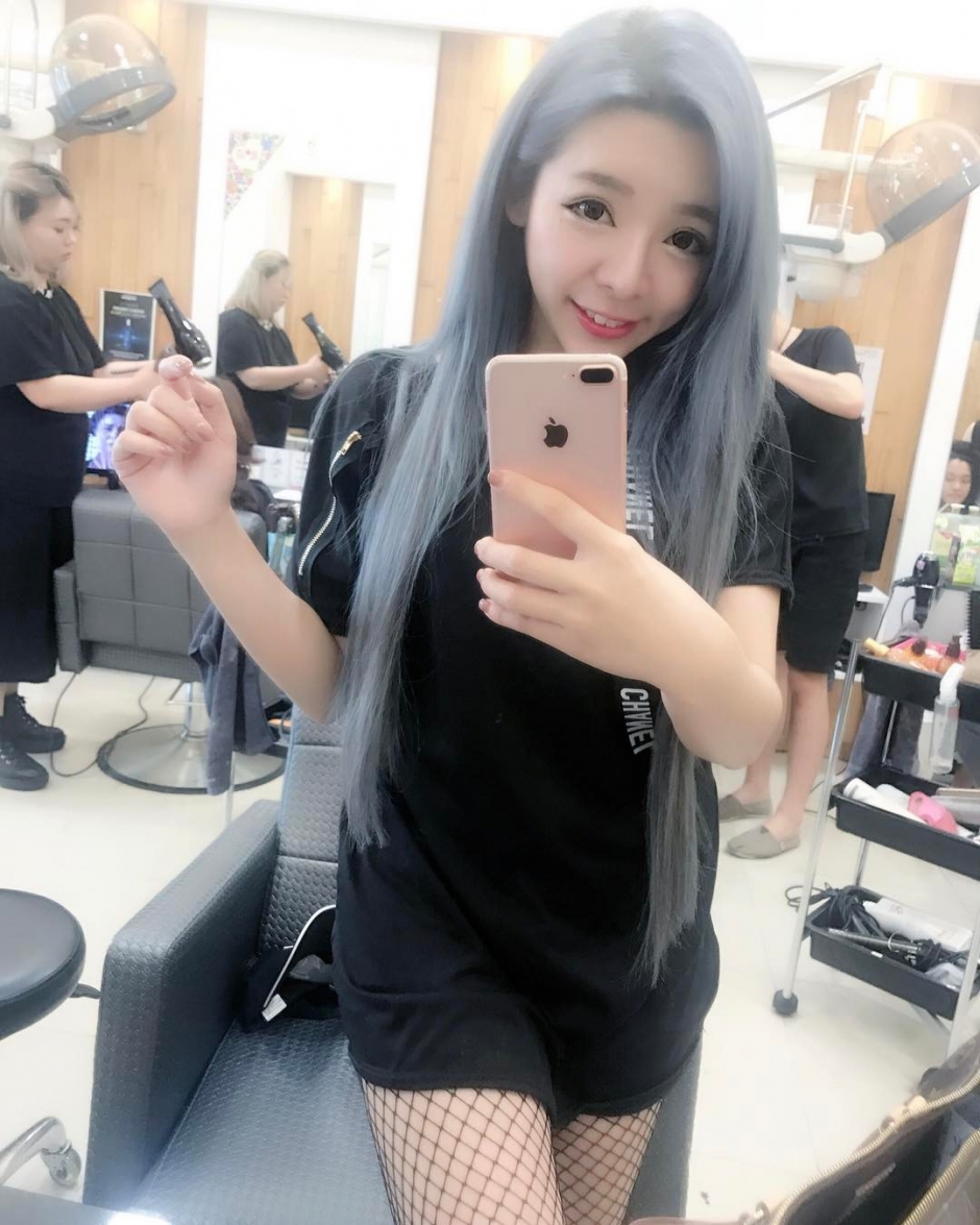 台湾美女赵姿瑜性感私房照丰满诱惑