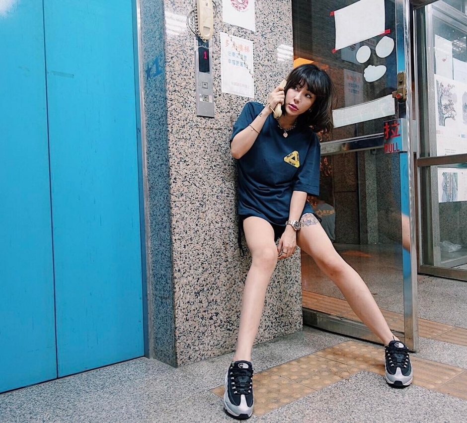 翘臀美女梁云菲性感内衣私房照