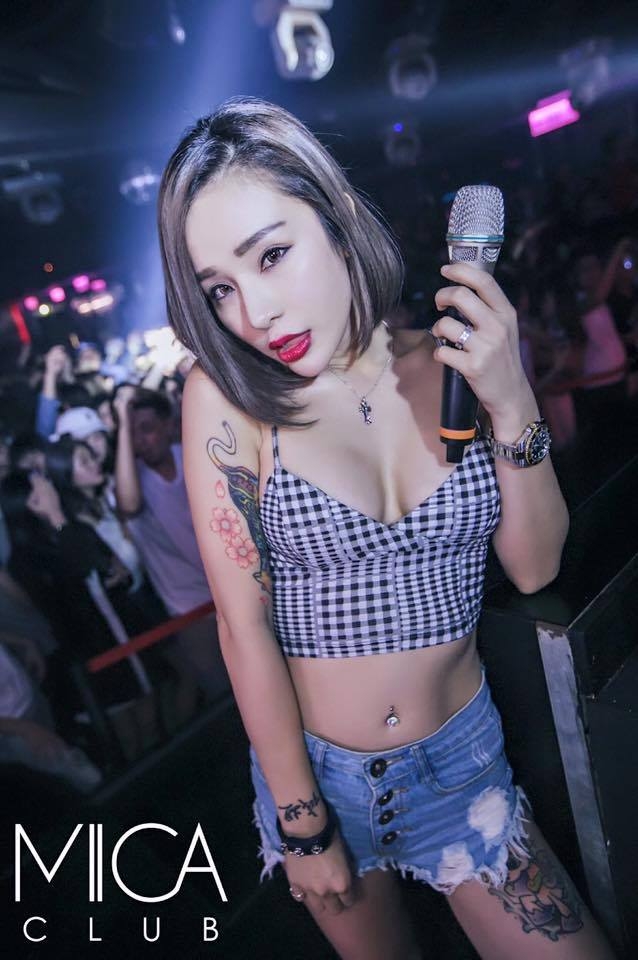 翘臀美女梁云菲性感内衣私房照