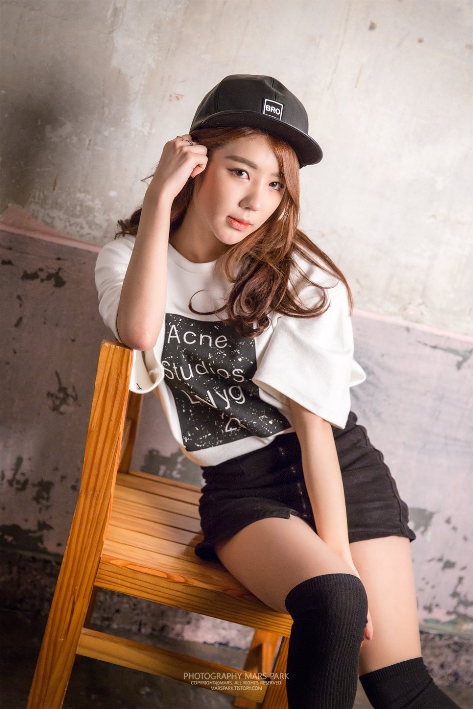 韩国美女金宝拉短裙写真笑容迷人