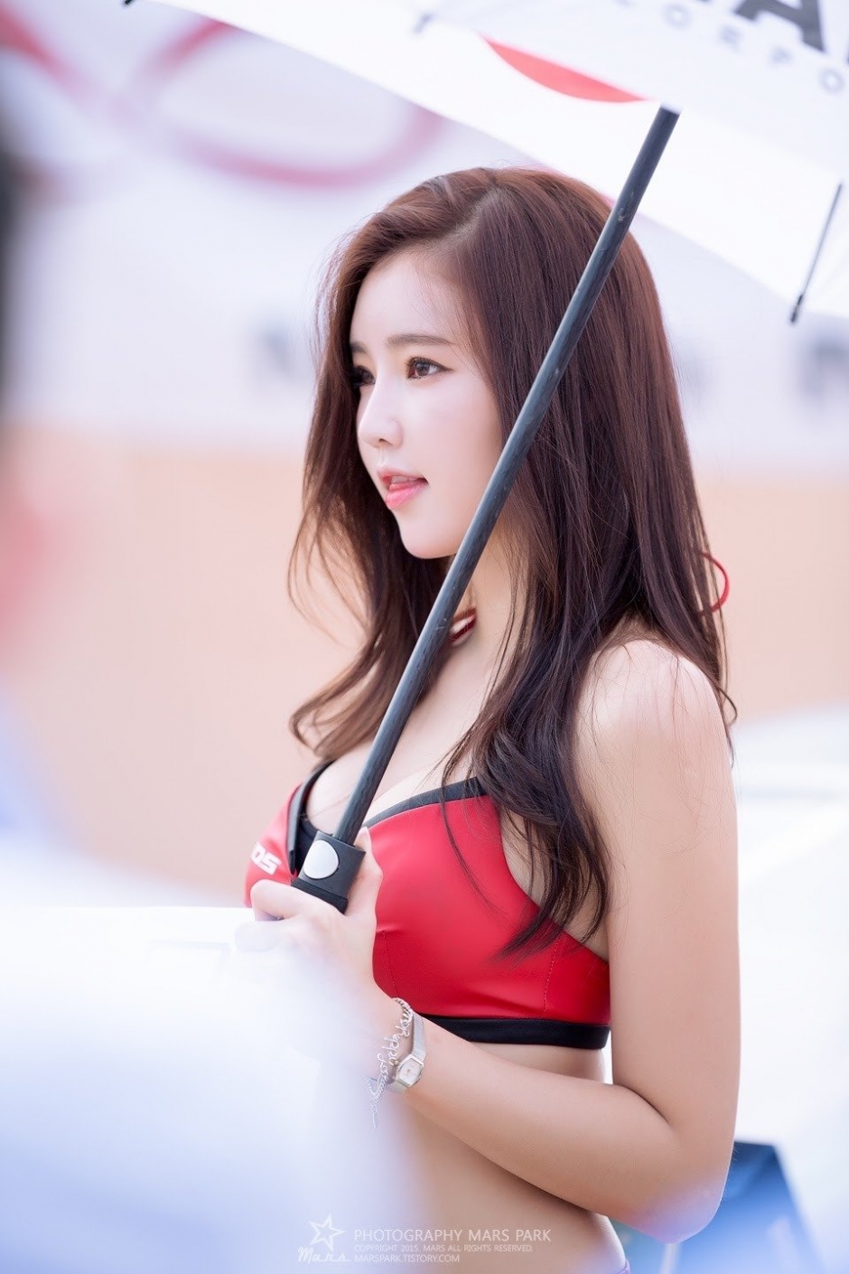 韩国美女金宝拉短裙写真笑容迷人