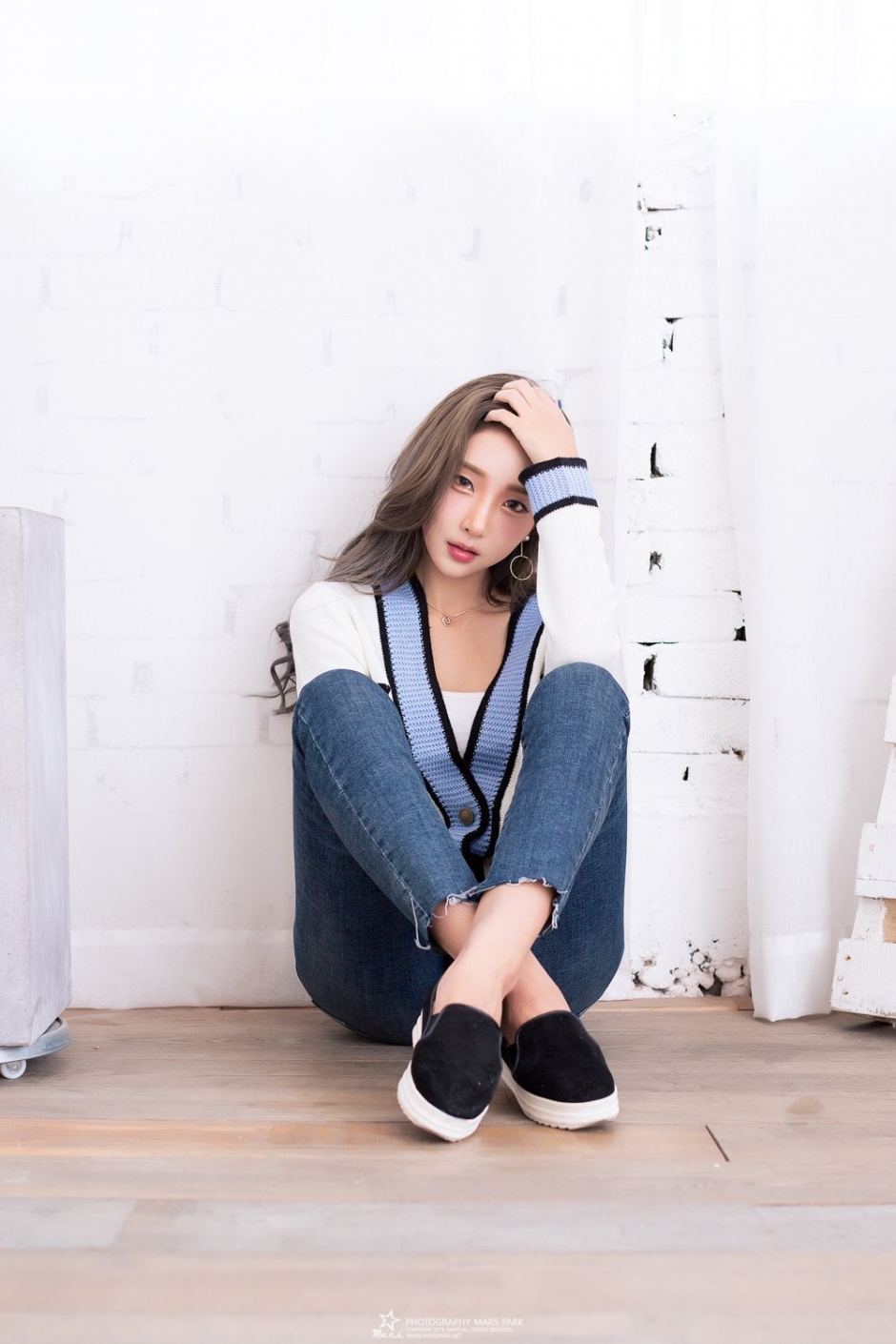 韩国美女金米娜制服短裙写真长腿迷人