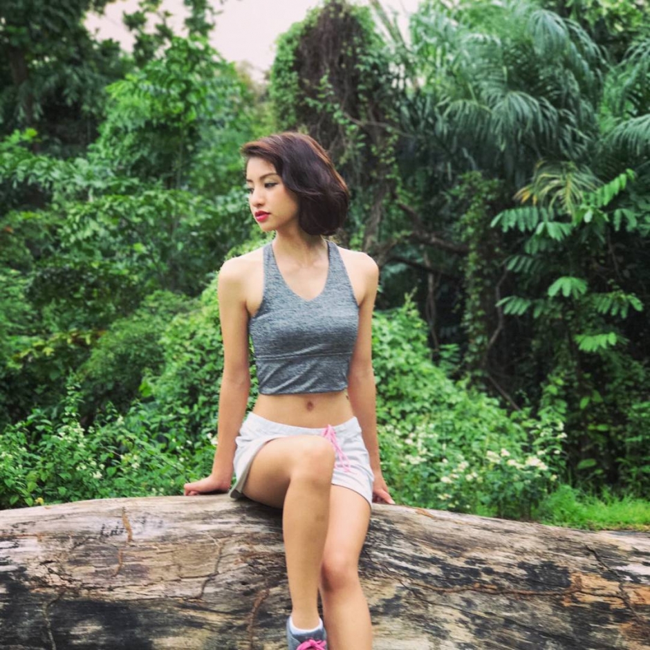 阳光美少女凡妮莎户外写真笑容迷人