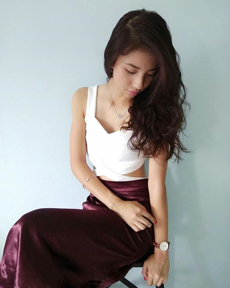 阳光美少女凡妮莎户外写真笑容迷人