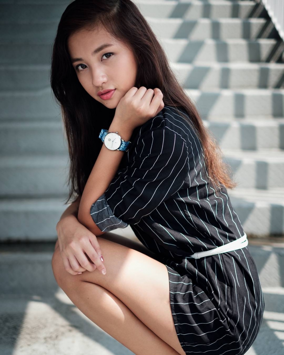 阳光美少女凡妮莎户外写真笑容迷人