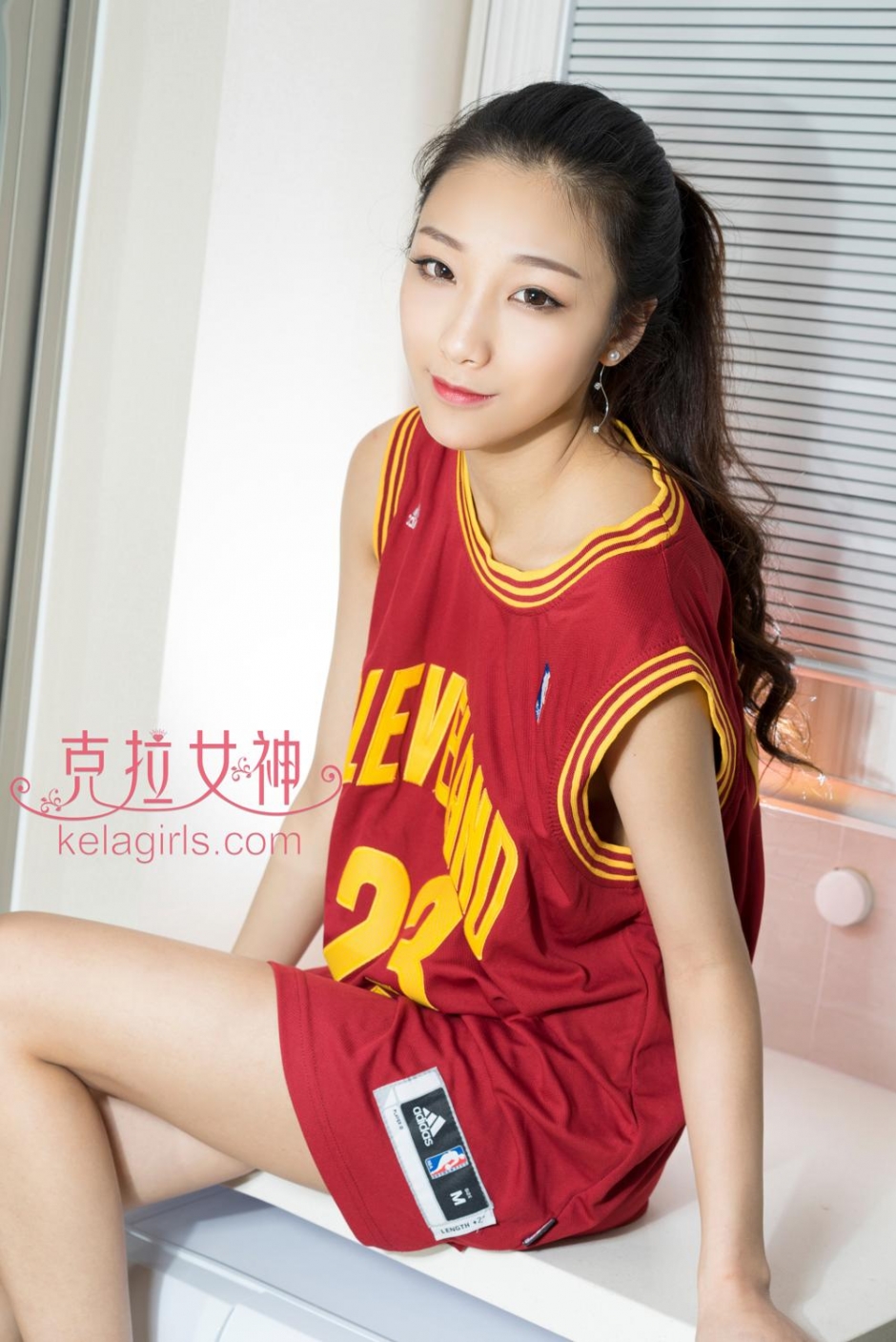 气质美女静静塑身内衣写真长腿迷人