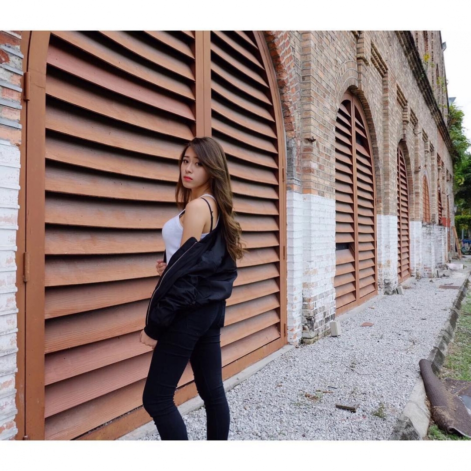 美女车模Janice泳装私房照性感迷人