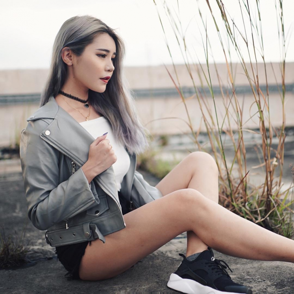 新加坡车模Aylna捆绑式泳衣秀美好身材