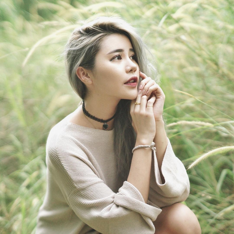 新加坡车模Aylna捆绑式泳衣秀美好身材