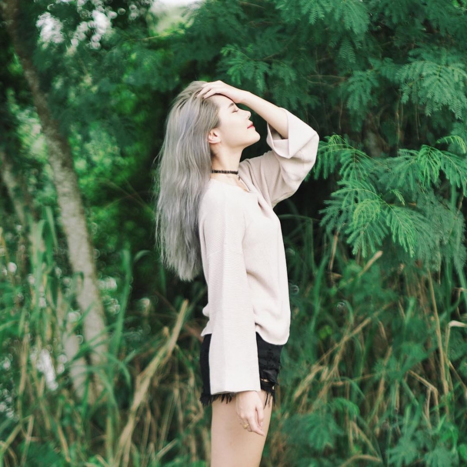 新加坡车模Aylna捆绑式泳衣秀美好身材