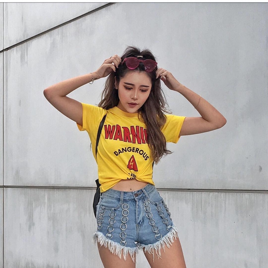 新加坡车模Aylna捆绑式泳衣秀美好身材