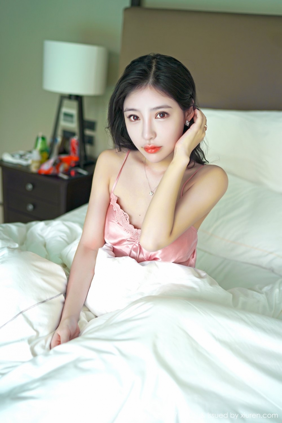 气质美女施忆佳短裙写真美丽动人