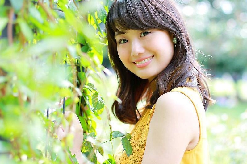 日本美女井上清华清纯写真笑容迷人