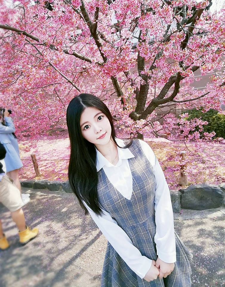 台湾美女Jane Chen自拍私房照丰满迷人