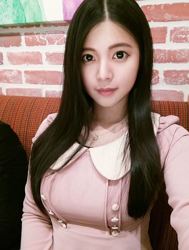 台湾美女Jane Chen自拍私房照丰满迷人