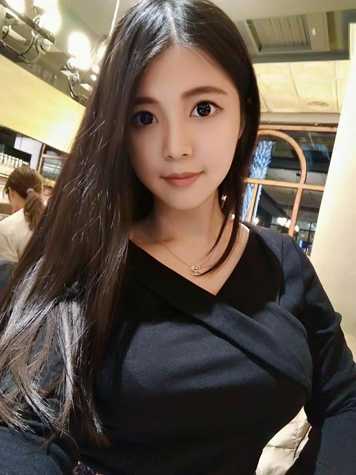 台湾美女Jane Chen自拍私房照丰满迷人
