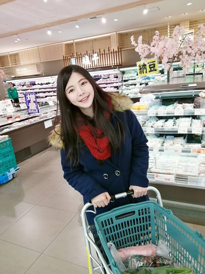 台湾美女Jane Chen自拍私房照丰满迷人