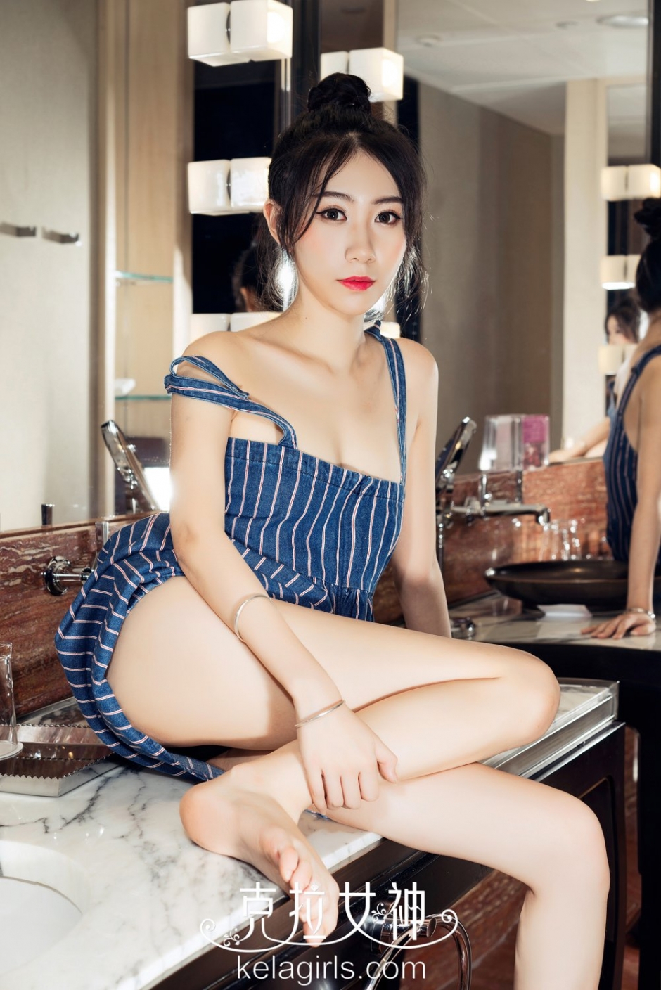 克拉女神模特小鹿吊带短裙写真