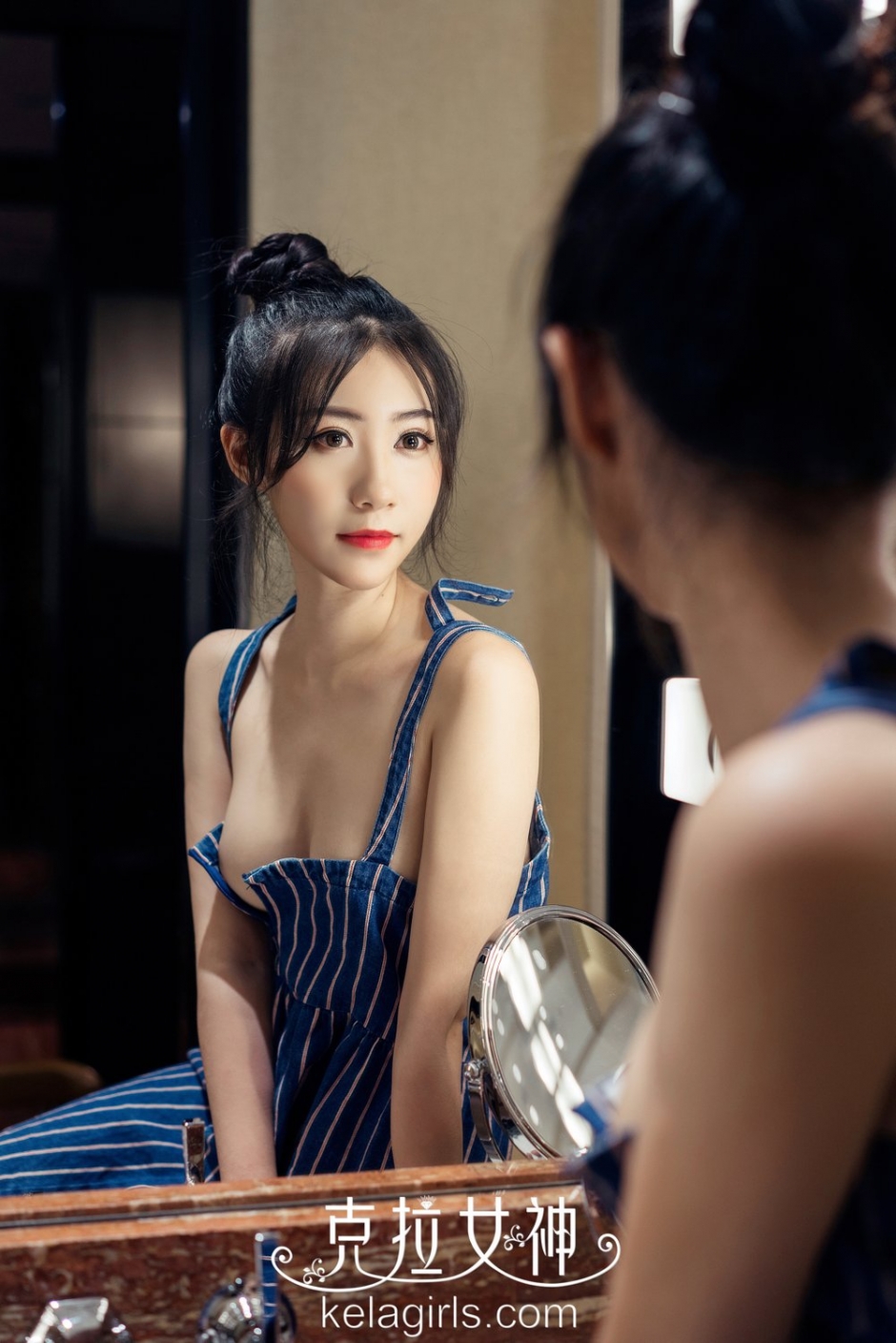 克拉女神模特小鹿吊带短裙写真