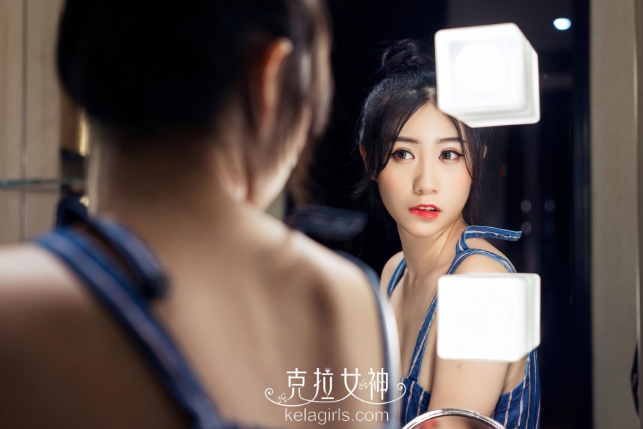 克拉女神模特小鹿吊带短裙写真