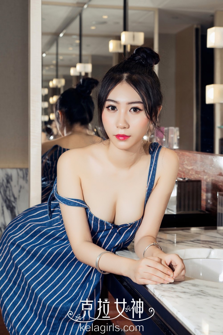 克拉女神模特小鹿吊带短裙写真