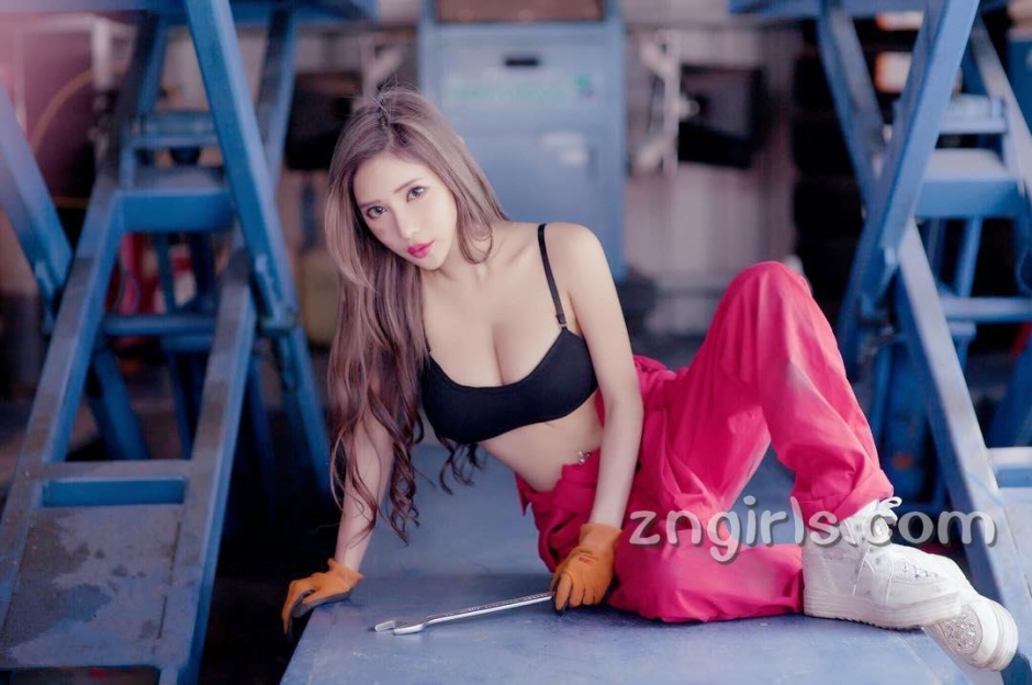 台湾嫩模沈雅琪内衣性感写真妩媚迷人