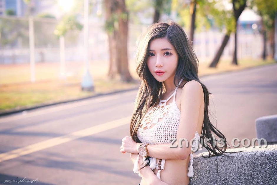 台湾嫩模沈雅琪内衣性感写真妩媚迷人