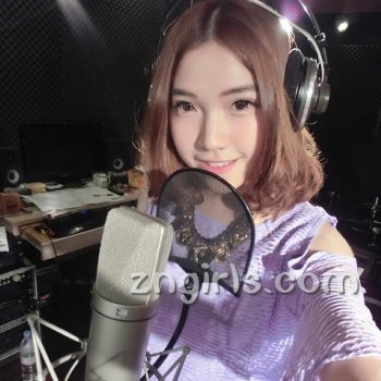 美女歌手禤泳伦短裙唯美写真