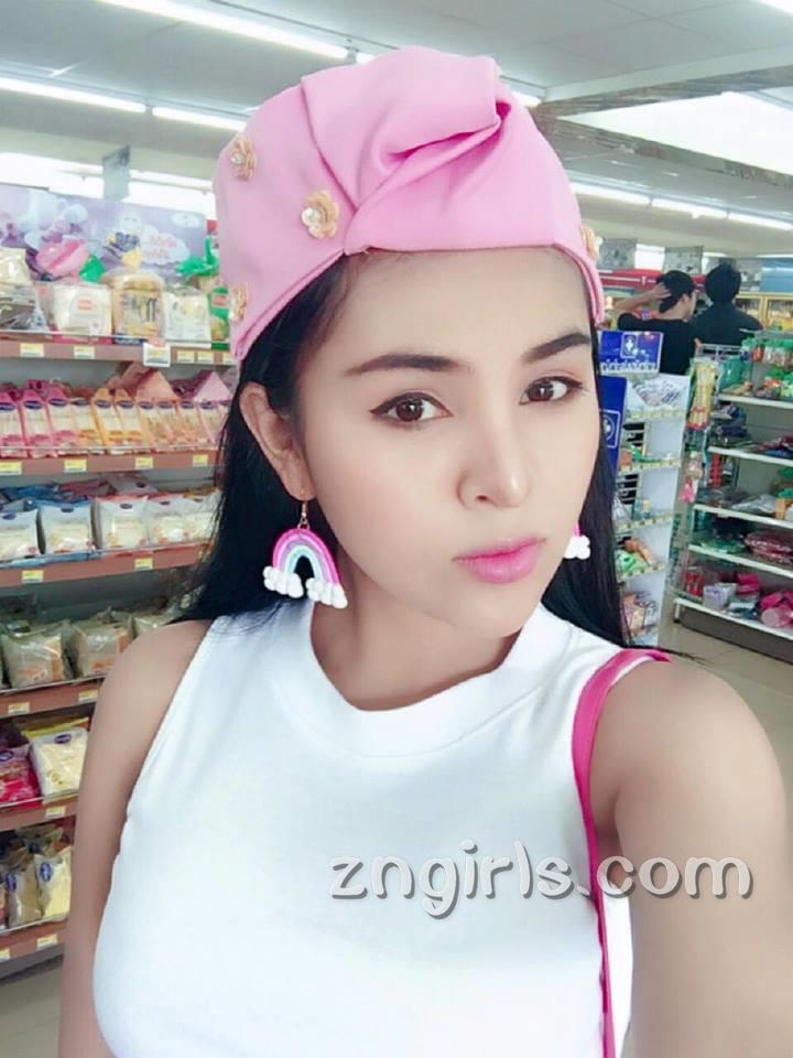 性感女神Denny Kwan黑色吊带裙私房照