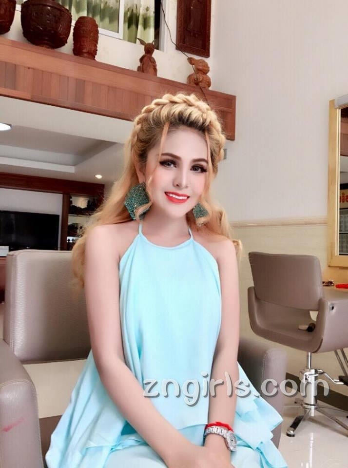 性感女神Denny Kwan黑色吊带裙私房照