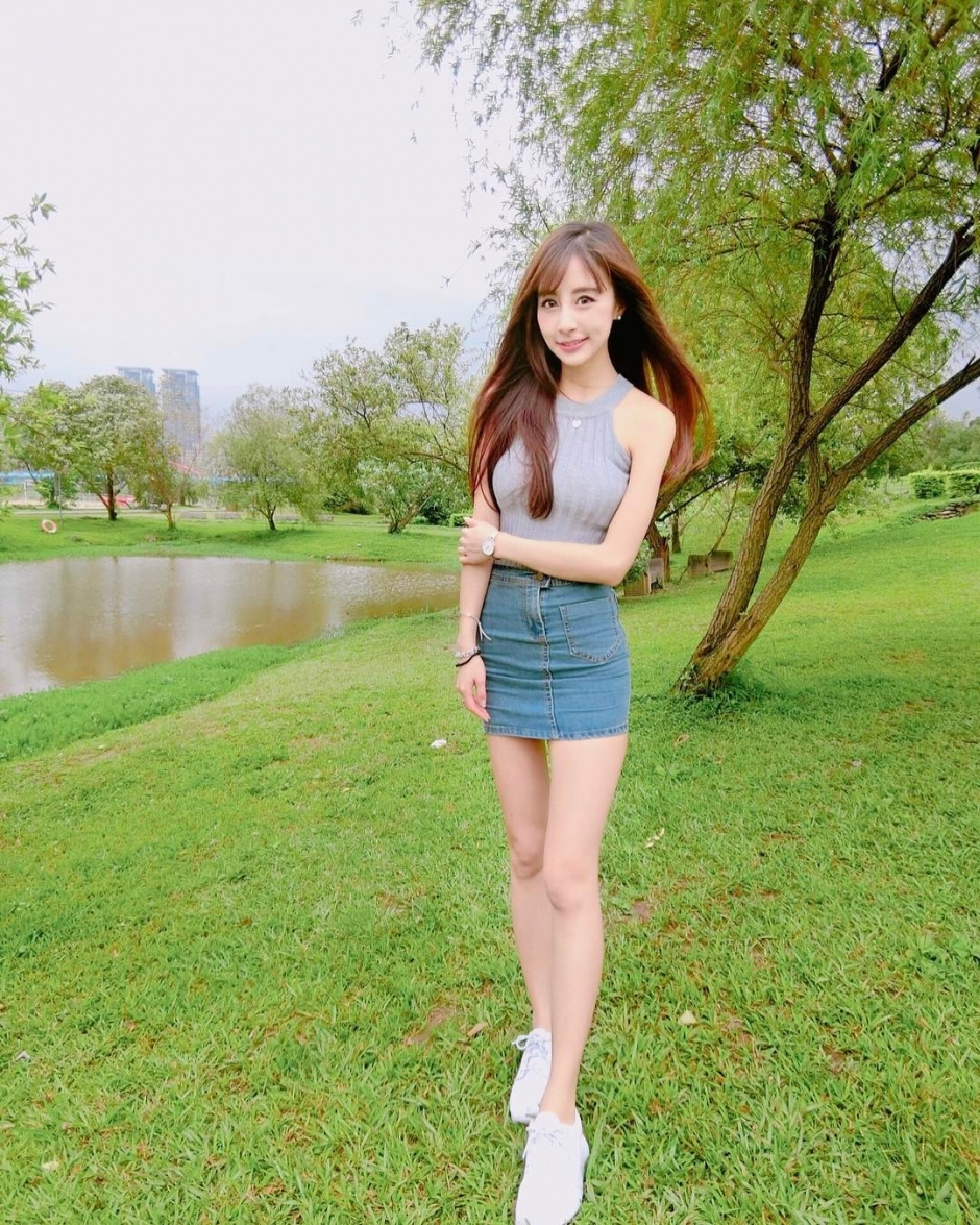 美女空姐高钰雯私房自拍照甜美迷人