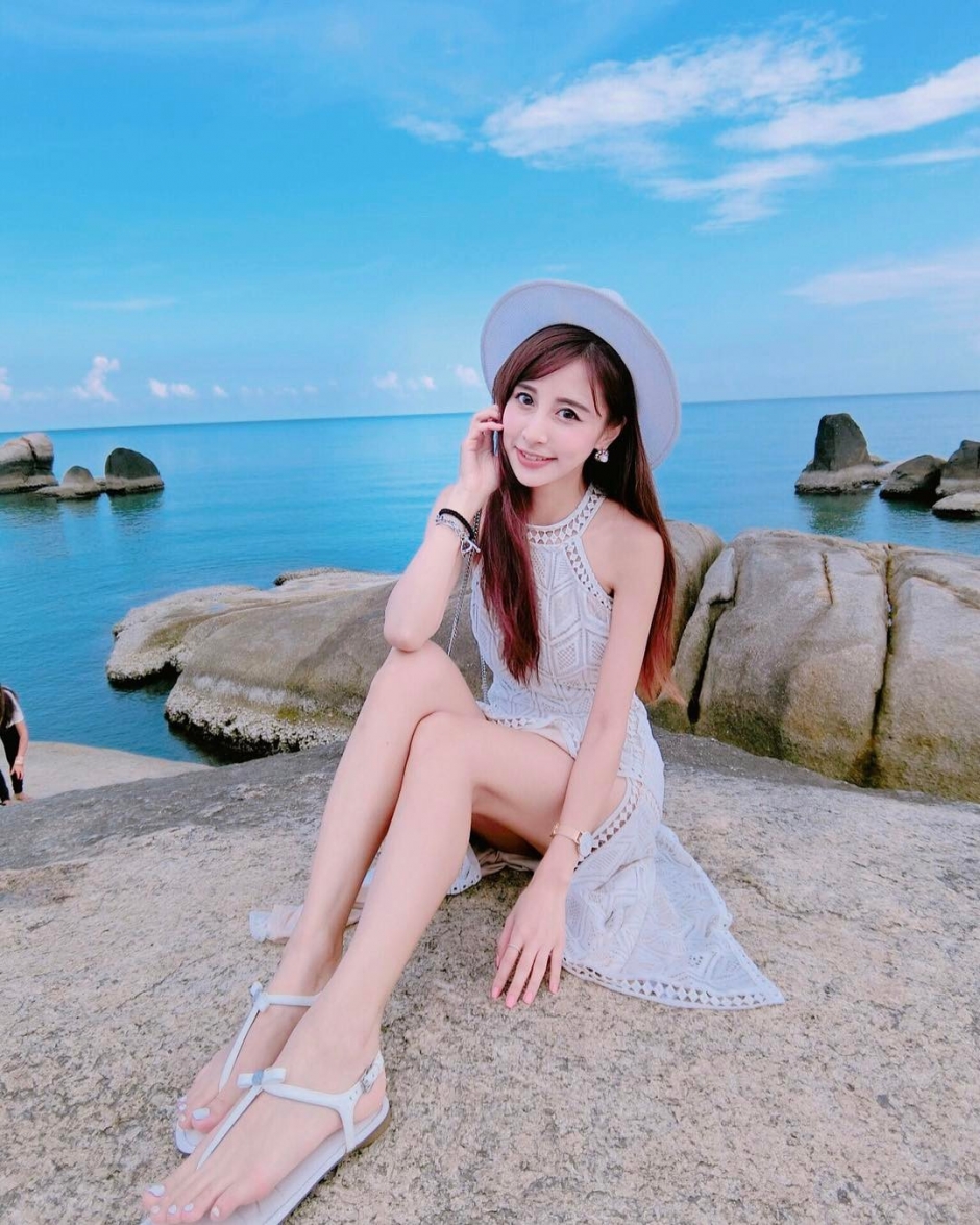 美女空姐高钰雯私房自拍照甜美迷人