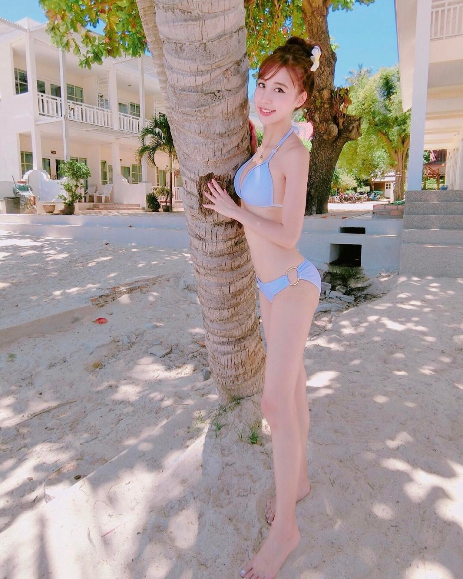 美女空姐高钰雯私房自拍照甜美迷人