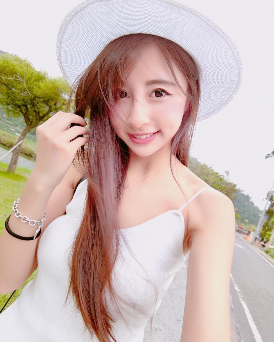 美女空姐高钰雯私房自拍照甜美迷人