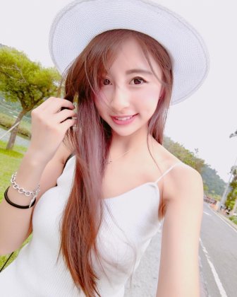 美女空姐高钰雯私房自拍照甜美迷人