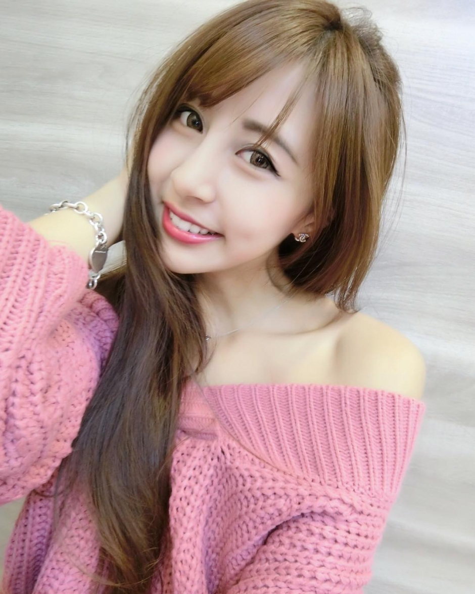 美女空姐高钰雯私房自拍照甜美迷人