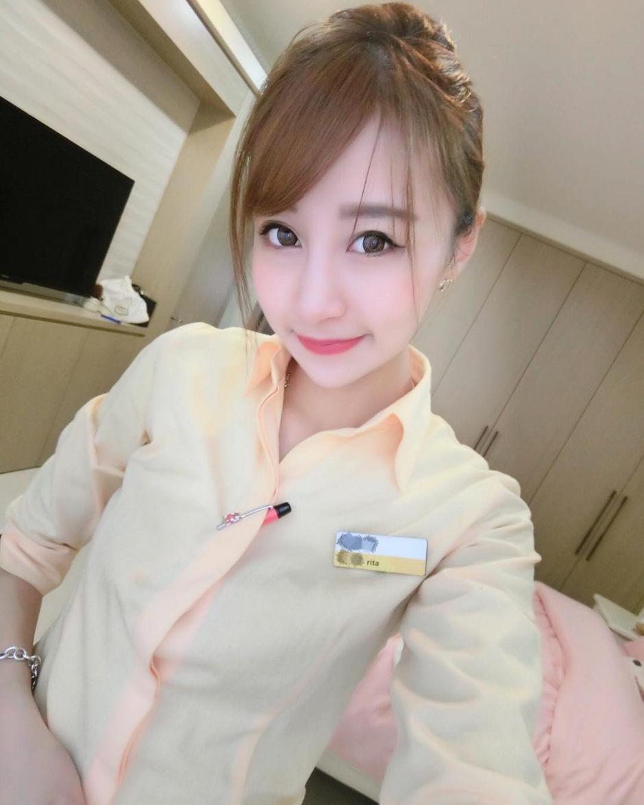 美女空姐高钰雯私房自拍照甜美迷人