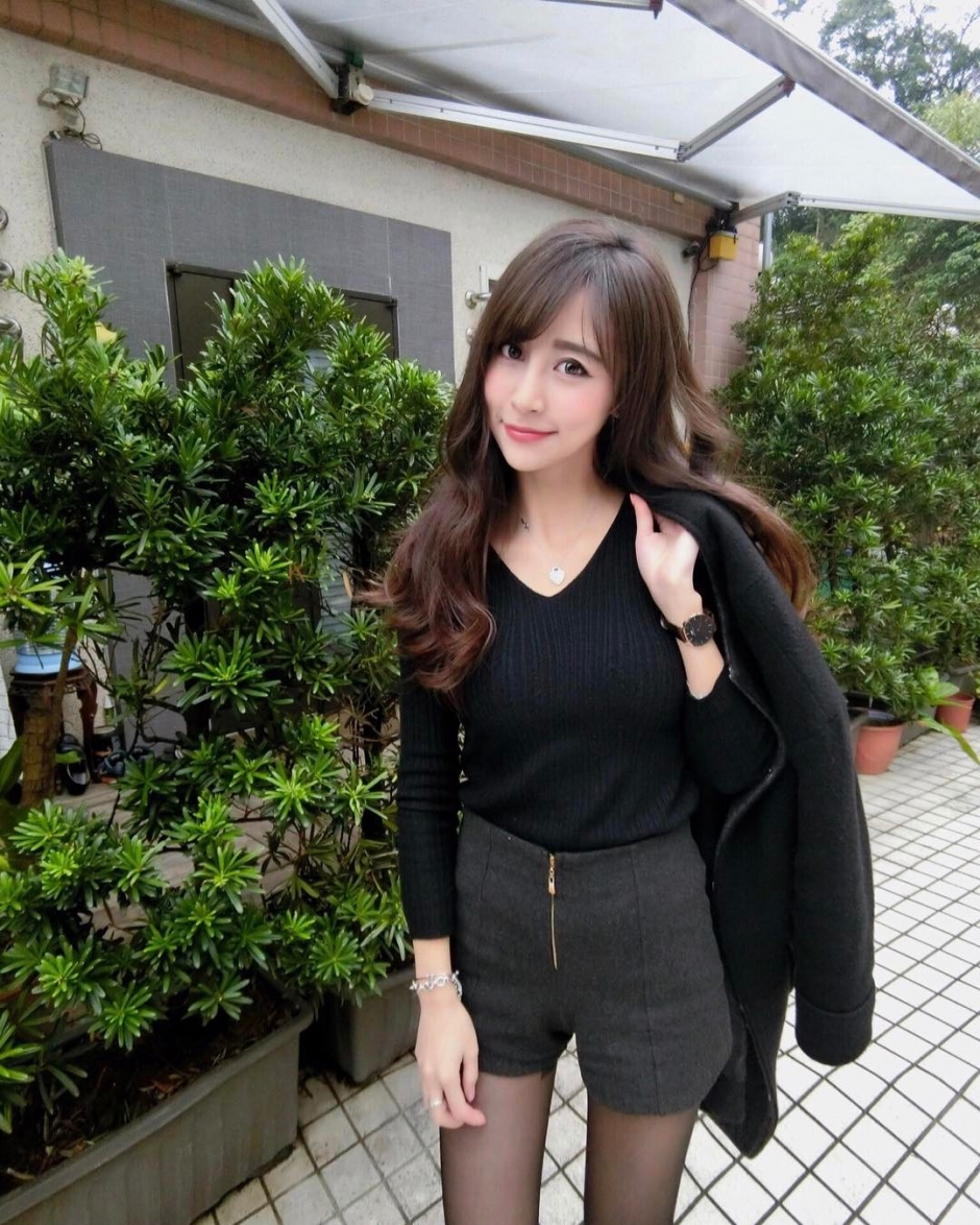 美女空姐高钰雯私房自拍照甜美迷人