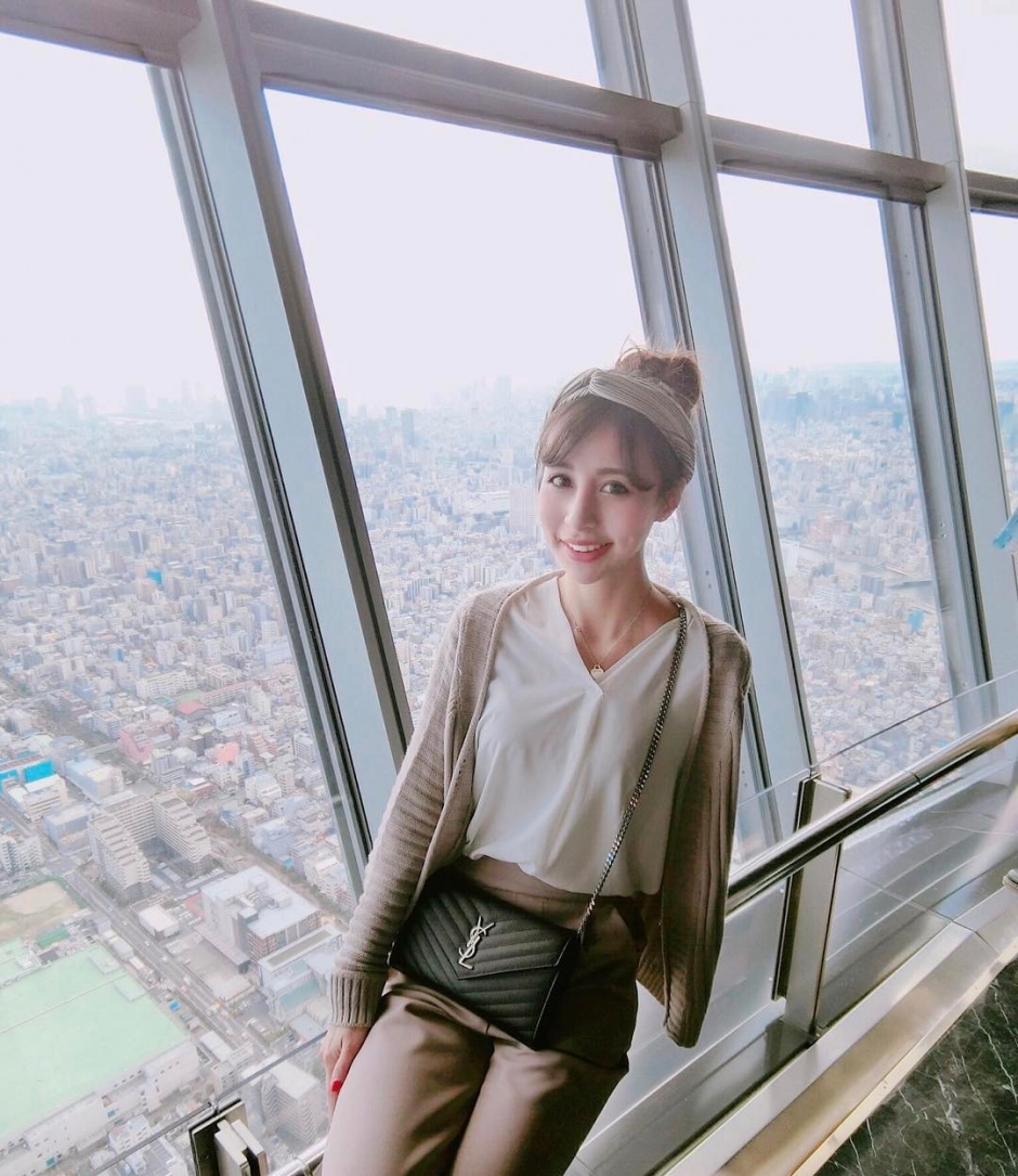 美女空姐高钰雯私房自拍照甜美迷人