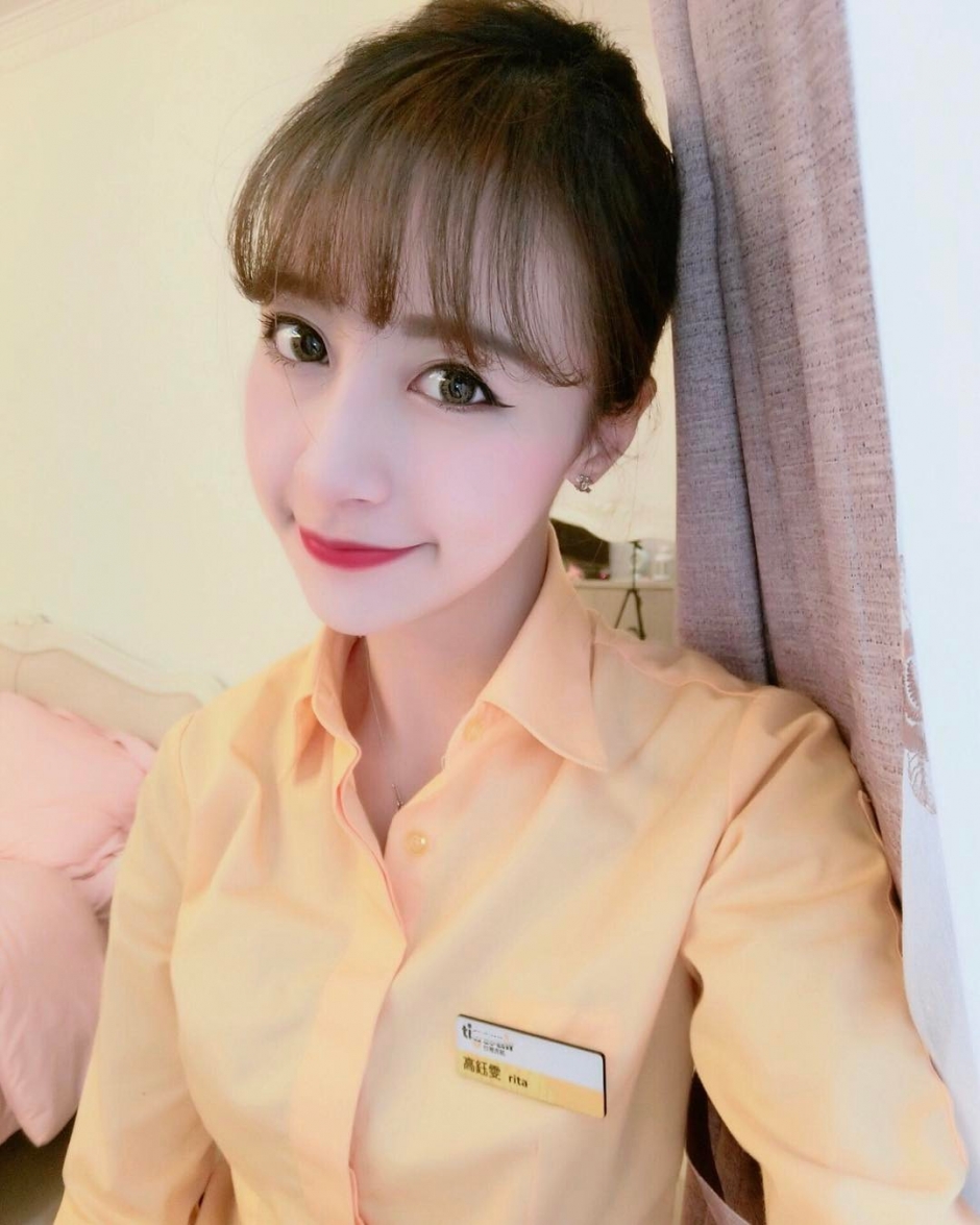 美女空姐高钰雯私房自拍照甜美迷人