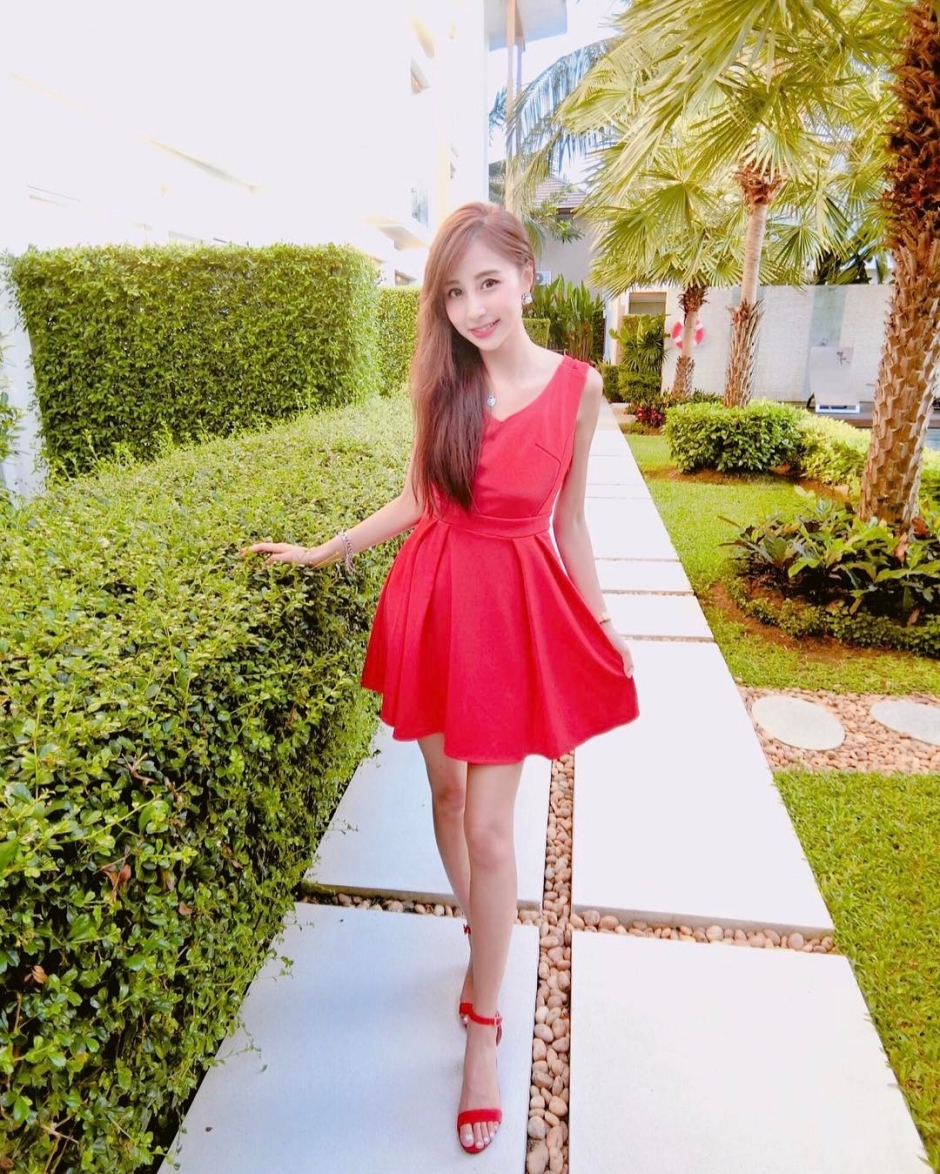 美女空姐高钰雯私房自拍照甜美迷人