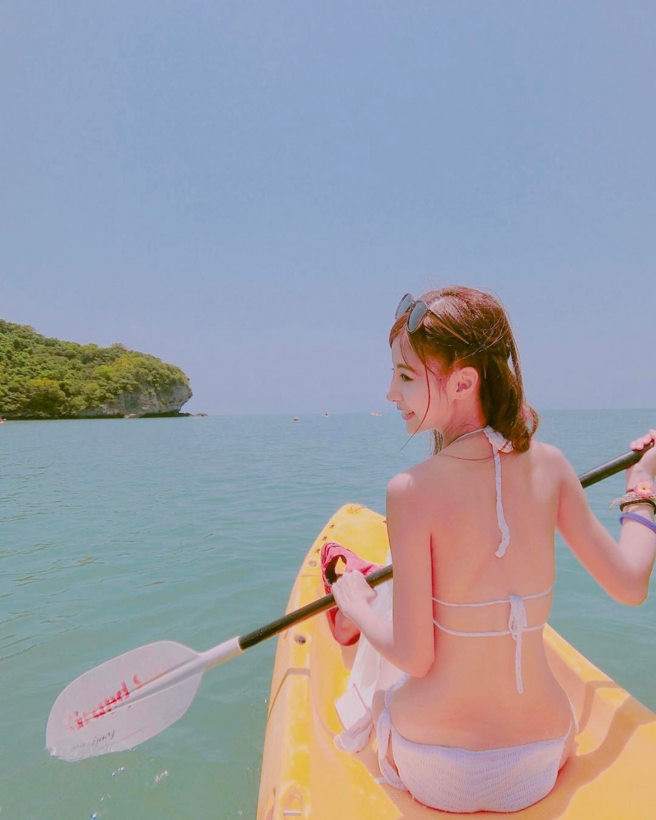 美女空姐高钰雯私房自拍照甜美迷人