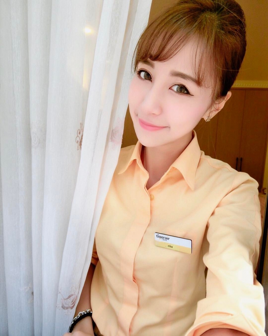 美女空姐高钰雯私房自拍照甜美迷人