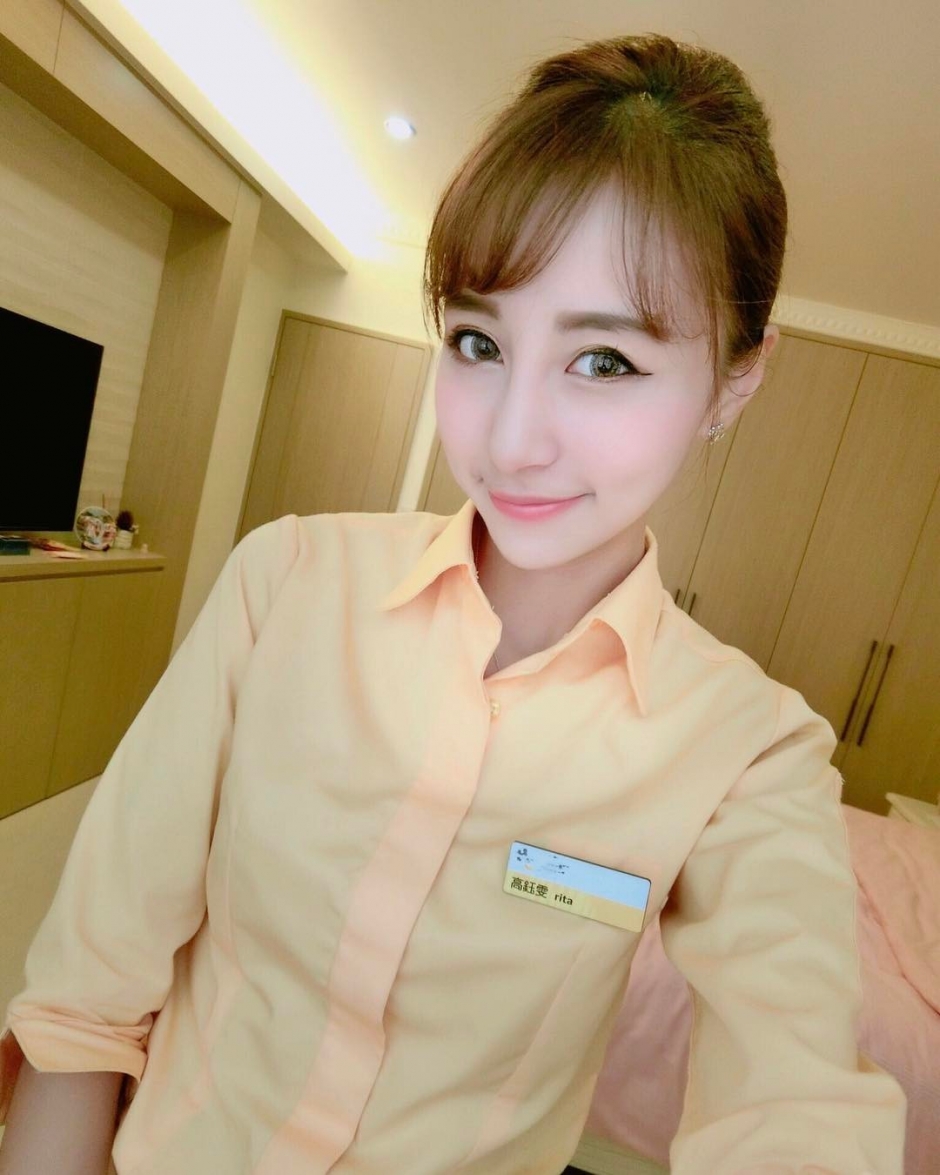 美女空姐高钰雯私房自拍照甜美迷人